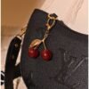 شنطة حريمي سوداء جلد ستايل فاخر مع إكسسوار مميز – Black Shoulder Bag Egypt