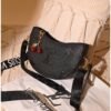 شنطة حريمي سوداء جلد ستايل فاخر مع إكسسوار مميز – Black Shoulder Bag Egypt